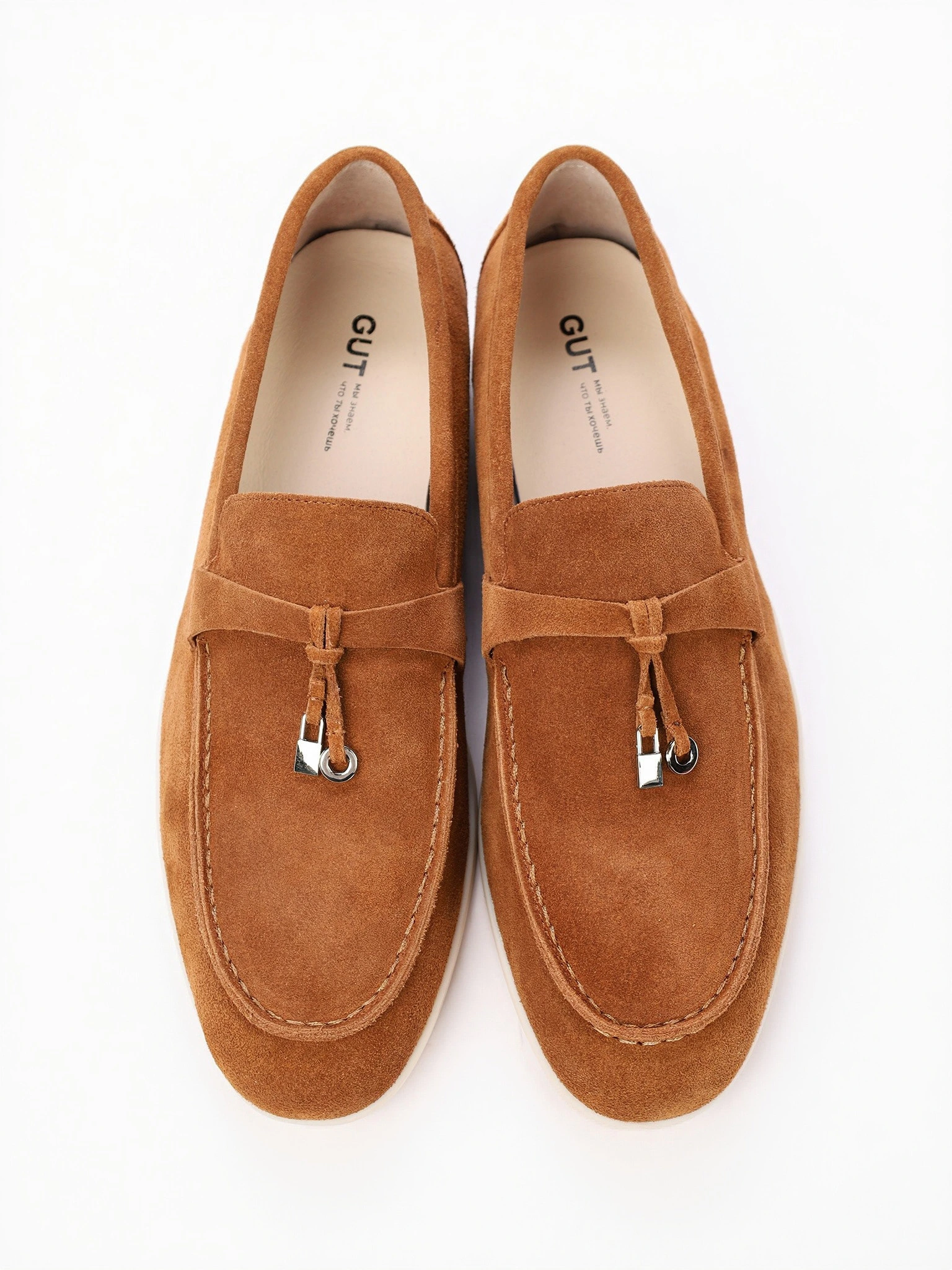 Туфли-лоферы  светло-коричневого цвета на низкой подошве